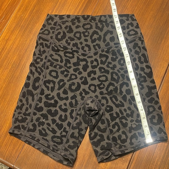 Balance Athletica (Vitality) Ascend Rider Shorts in Panther Forest - Picture 5 of 6